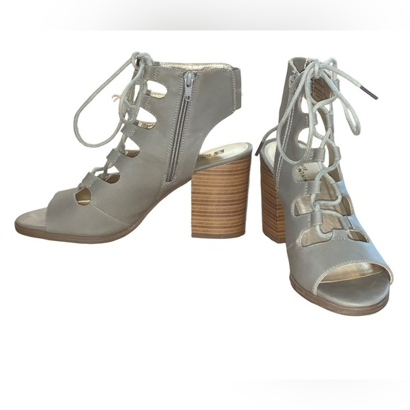 White Mountain gladiator style ghillie lace design sandals. Size 8 1/2M GUC - Picture 1 of 13